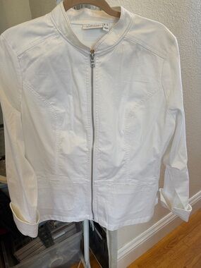 Denim and Company white jean jacket sizelarge